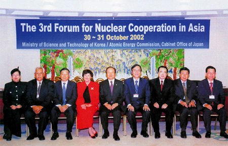 The head delegates from nine FNCA countries