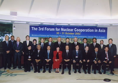一堂に会したFNCA大臣級会合(MM)の参加者
