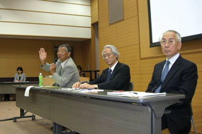 質疑応答の様子