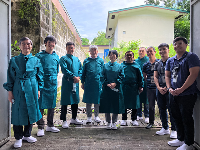 �e�N�j�J���r�W�b�g�̗l�q