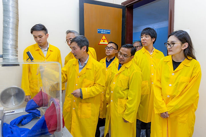 �e�N�j�J���r�W�b�g