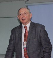J. Easey氏(ANSTO)