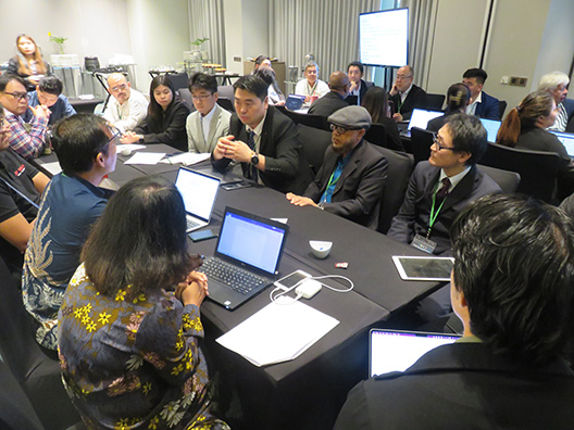 ���[�N�V���b�v�̗l�q